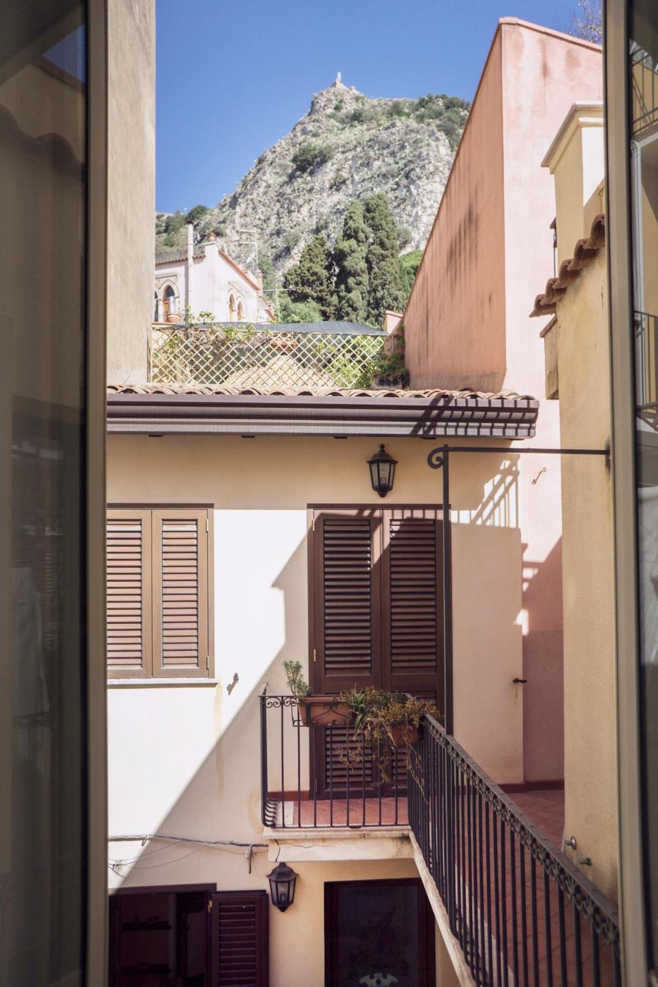 Tina House - Il Cortile Nel Centro Storico Di Taormina 아파트 외부 사진