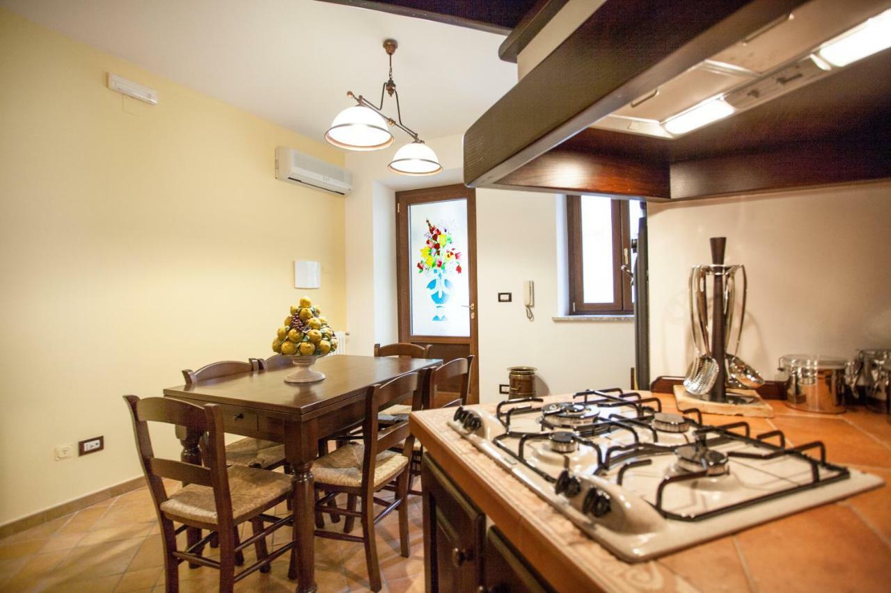 Tina House - Il Cortile Nel Centro Storico Di Taormina 아파트 외부 사진